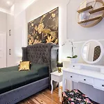 Apartment Premium Art Deco At Broadway // 4bdr & 3br