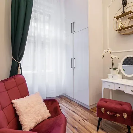 Premium Art Deco At Broadway // 4bdr & 3br Apartamento Budapeste