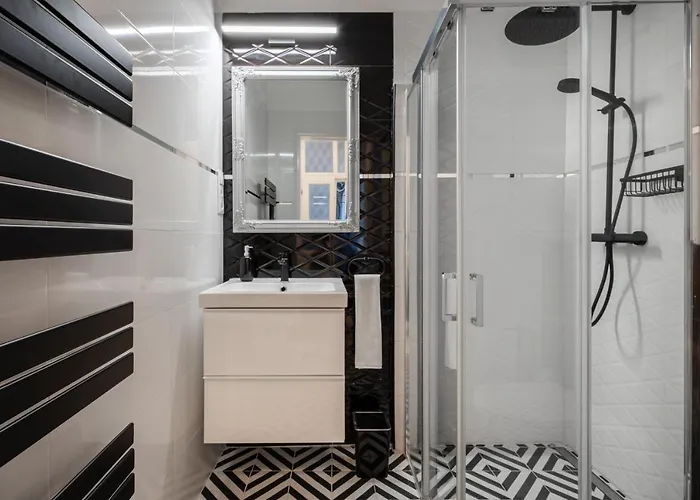 Apartment Premium Art Deco At Broadway // 4bdr & 3br Budapest