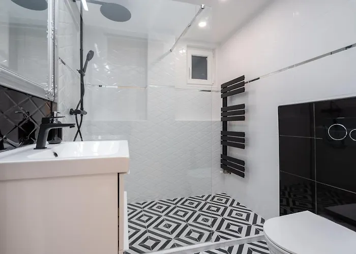 Apartment Premium Art Deco At Broadway // 4bdr & 3br Budapest