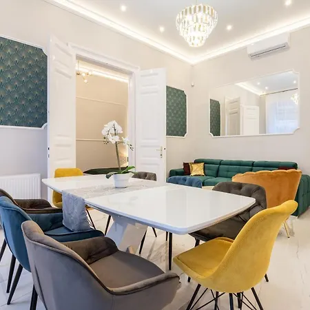 Premium Art Deco At Broadway // 4bdr & 3br Lägenhet *