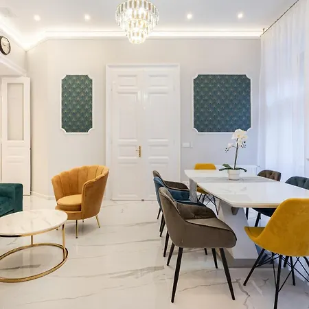 Premium Art Deco At Broadway // 4bdr & 3br Lägenhet Budapest