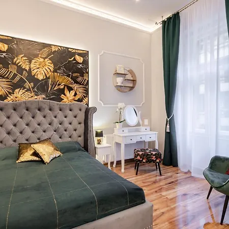 Premium Art Deco At Broadway // 4bdr & 3br Lägenhet