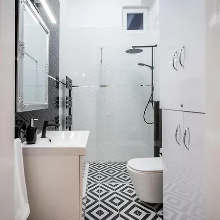 Premium Art Deco At Broadway // 4bdr & 3br 아파트 부다페스트