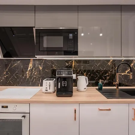 Premium Art Deco At Broadway // 4bdr & 3br Lägenhet Budapest