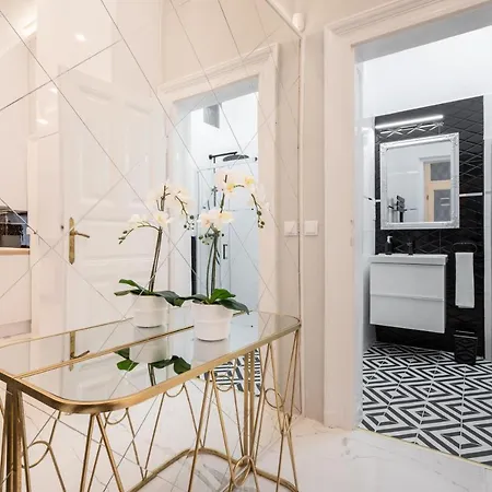 아파트 Premium Art Deco At Broadway // 4bdr & 3br 부다페스트