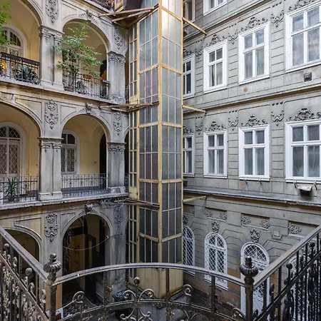 Premium Art Deco At Broadway // 4bdr & 3br דירה