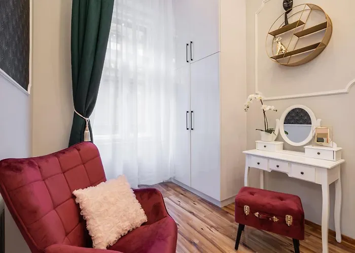 Premium Art Deco At Broadway // 4bdr & 3br Апартаменты Будапешт