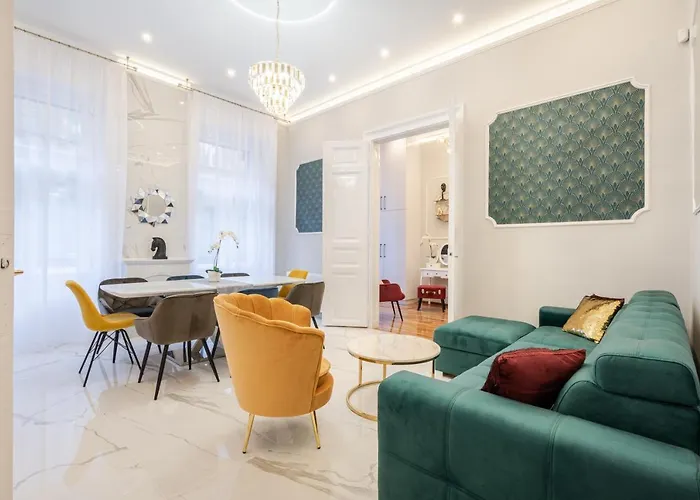 Premium Art Deco At Broadway // 4bdr & 3br Apartament Budapesta