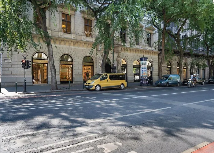Апартаменты Premium Art Deco At Broadway // 4bdr & 3br