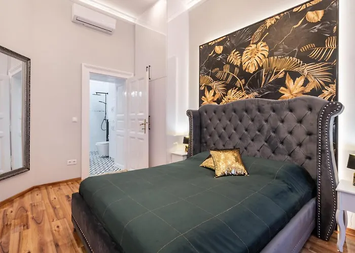 Premium Art Deco At Broadway // 4bdr & 3br