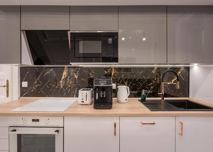 Premium Art Deco At Broadway // 4bdr & 3br Apartament Budapesta