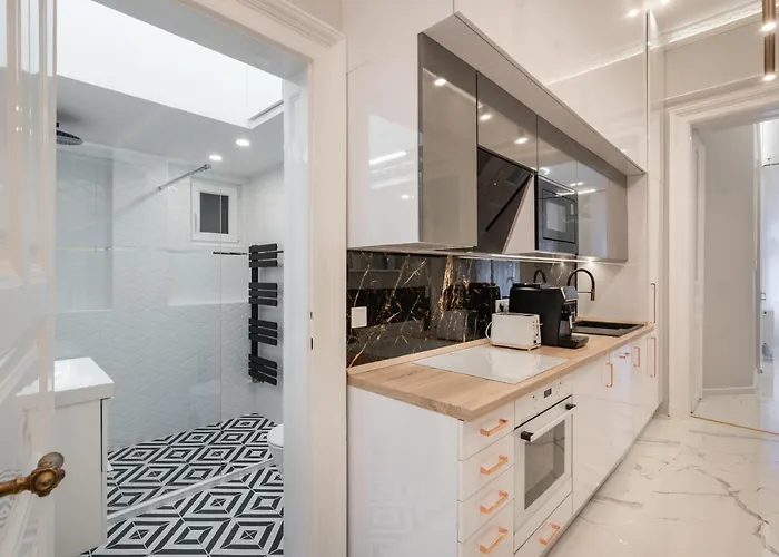 Premium Art Deco At Broadway // 4bdr & 3br Apartament Budapesta