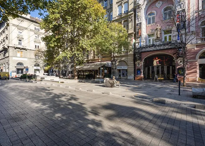 Premium Art Deco At Broadway // 4bdr & 3br * Budapesta