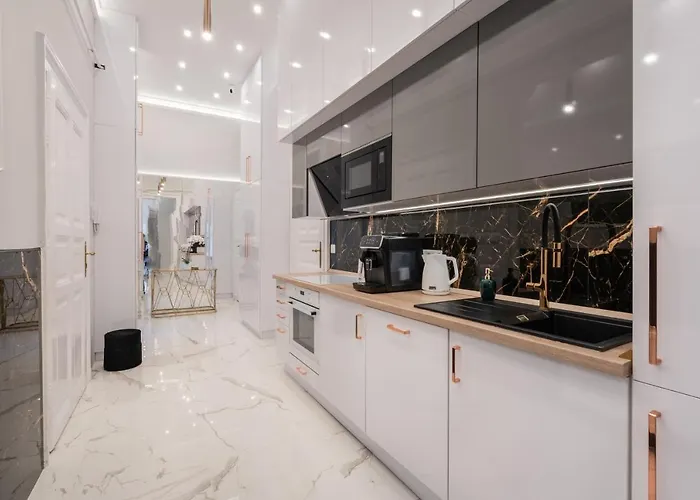 Premium Art Deco At Broadway // 4bdr & 3br