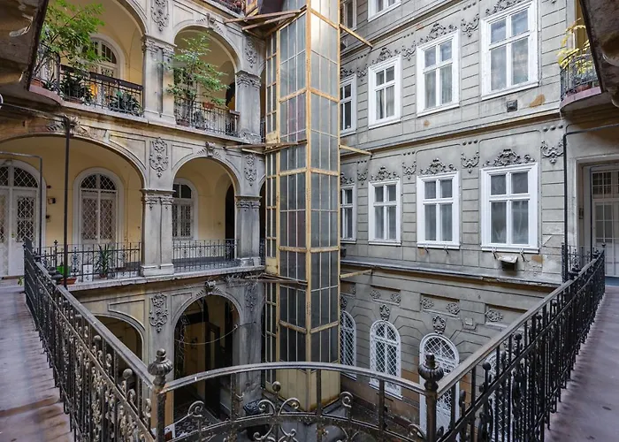 Premium Art Deco At Broadway // 4bdr & 3br Appartement
