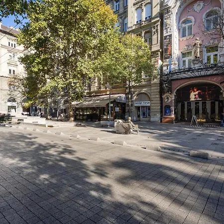 Premium Art Deco At Broadway // 4bdr & 3br * Будапешт