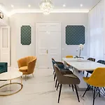 Premium Art Deco At Broadway // 4bdr & 3br Daire Budapeşte