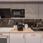 Premium Art Deco At Broadway // 4bdr & 3br Daire Budapeşte