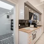 Premium Art Deco At Broadway // 4bdr & 3br Daire Budapeşte