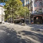 Premium Art Deco At Broadway // 4bdr & 3br * Budapeşte