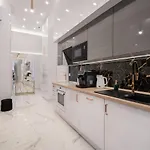Premium Art Deco At Broadway // 4bdr & 3br