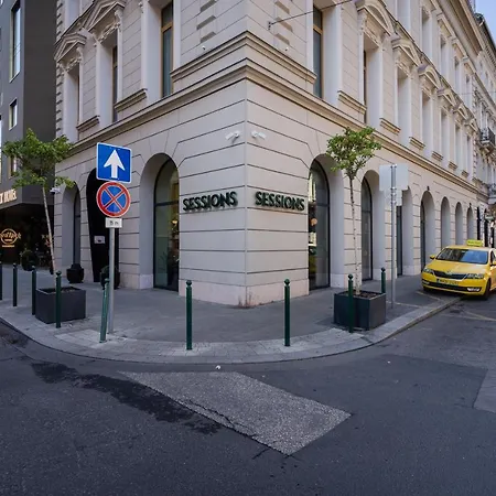 Premium Art Deco At Broadway // 4bdr & 3br Lejlighed